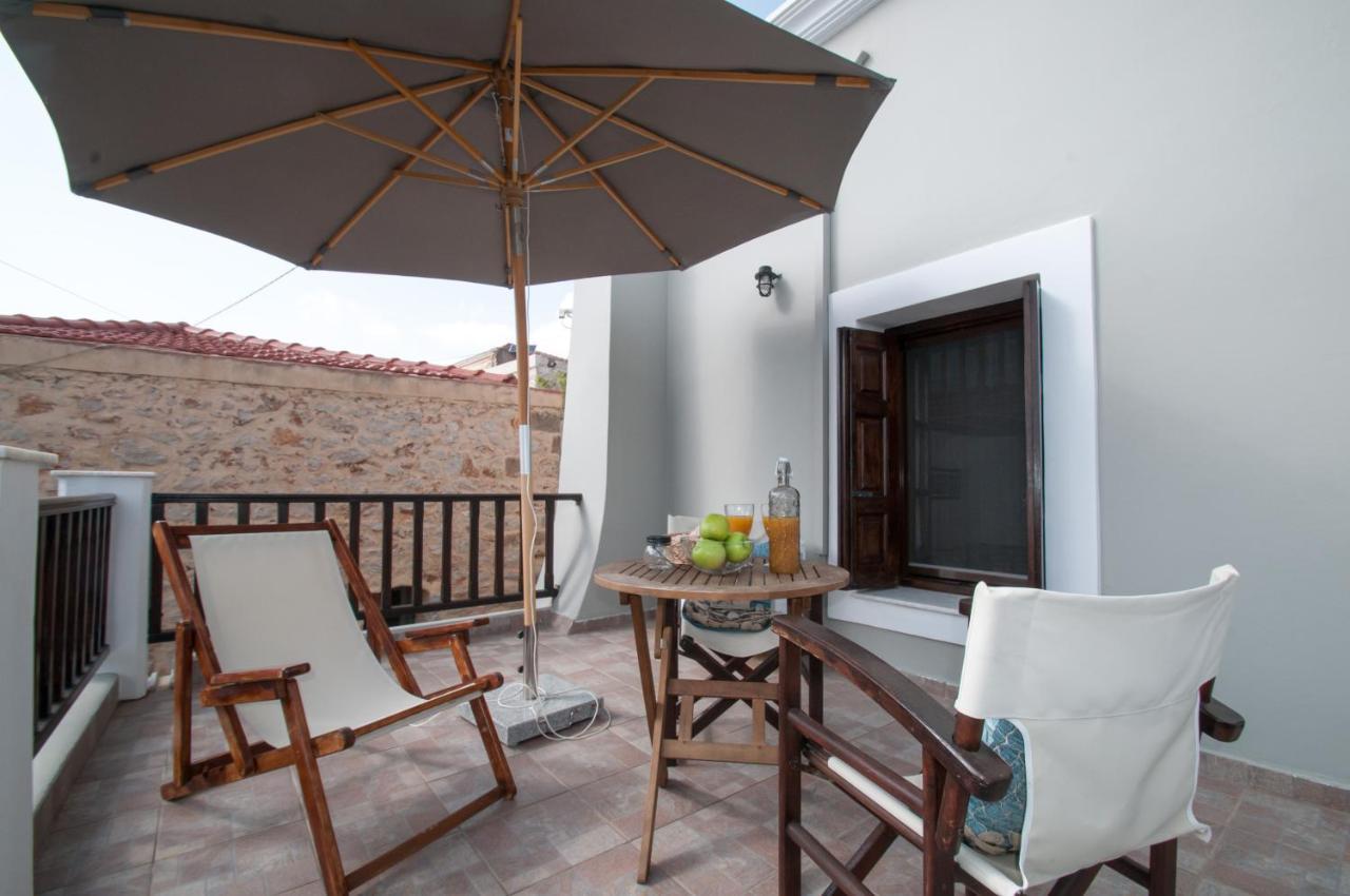 Luca'S Houses Chalki Town Exterior photo
